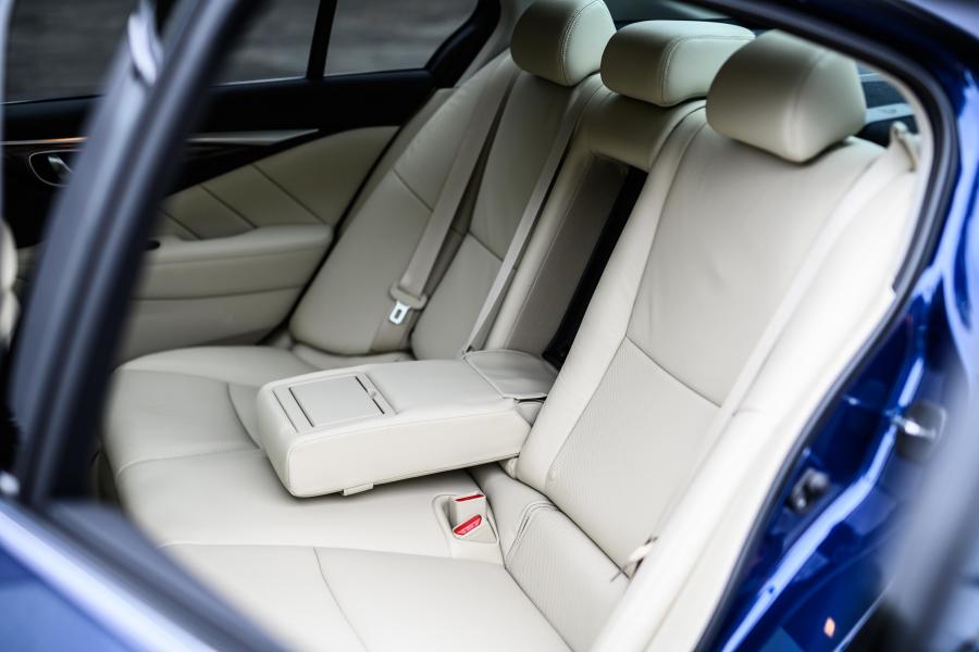 Интерьер Nissan Skyline GT (V37) 2019 года  (фото 19 из 19)